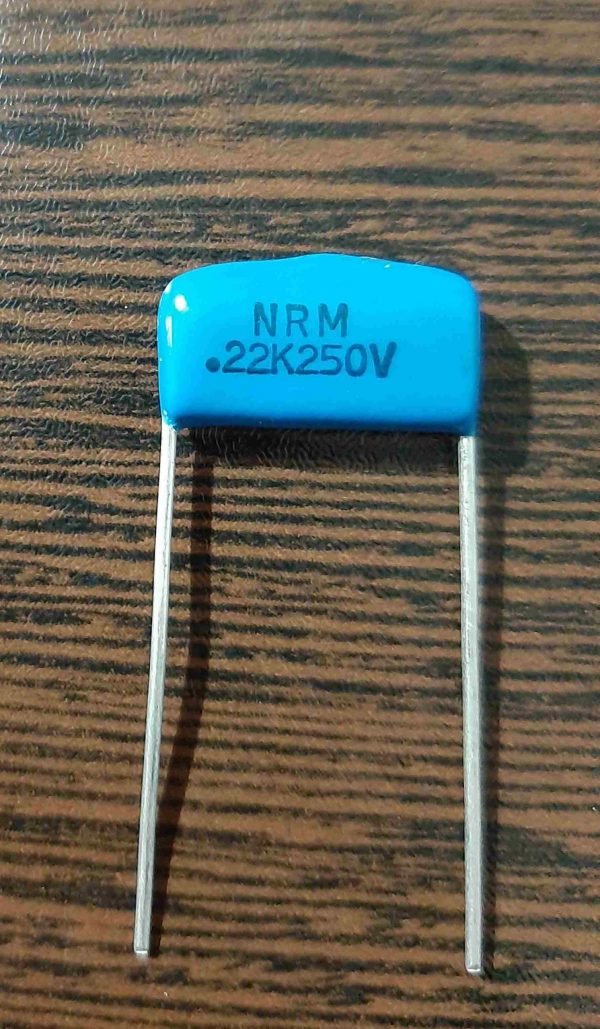 POLYESTER 250V 220nF - خازن پلی استر، 250 ولت، 220 نانوفاراد