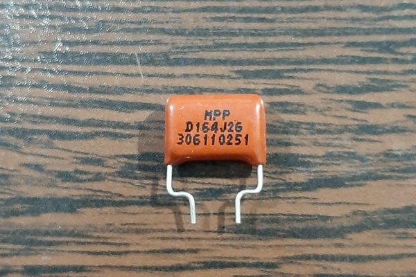 POLYESTER 400V 160nF - خازن پلی استر، 400 ولت، 160 نانوفاراد