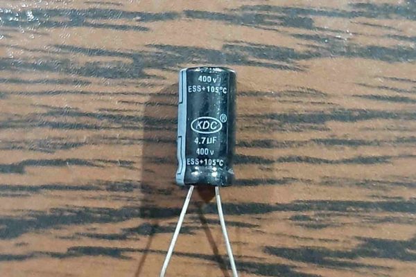 CAP 400V 4.7uF - خازن الکترولیت، 400 ولت، 4.7 میکروفاراد