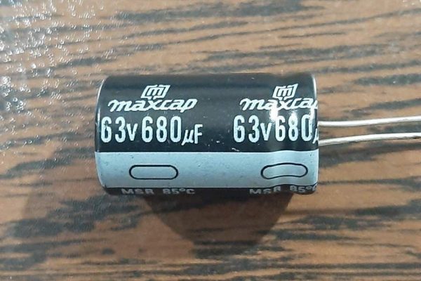 maxcap 63V 680uF - خازن الکترولیت، 63 ولت، 680 میکروفاراد