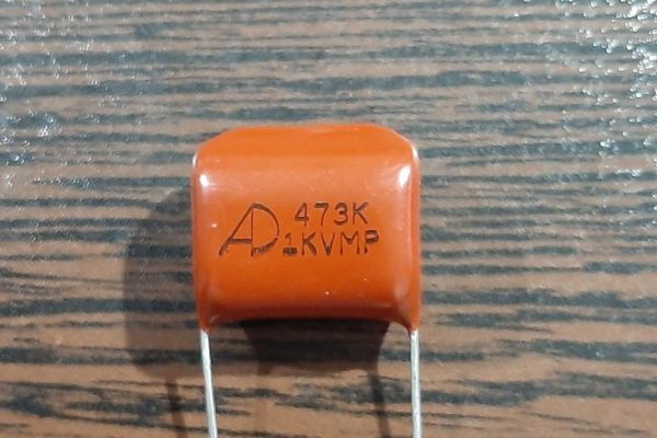 POLYESTER 1000V 47nF - خازن پلی استر، 1000 ولت، 47 نانوفاراد