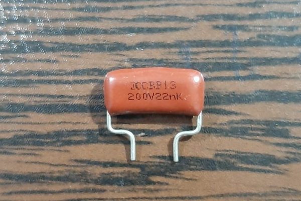 POLYESTER 200V 22nF - خازن پلی استر، 200 ولت، 22 نانوفاراد
