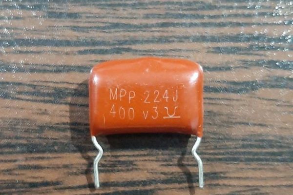 POLYESTER 400V 220nF - خازن پلی استر، 400 ولت، 220 نانوفاراد