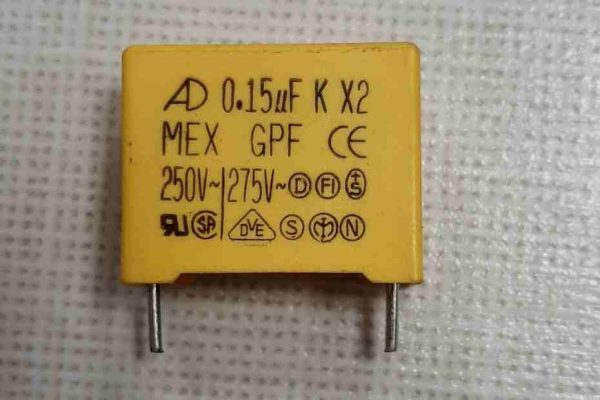 MKT 275VAC 150nF – خازن MKT، ظرفیت 150 نانوفاراد، ۲۷۵ ولت AC