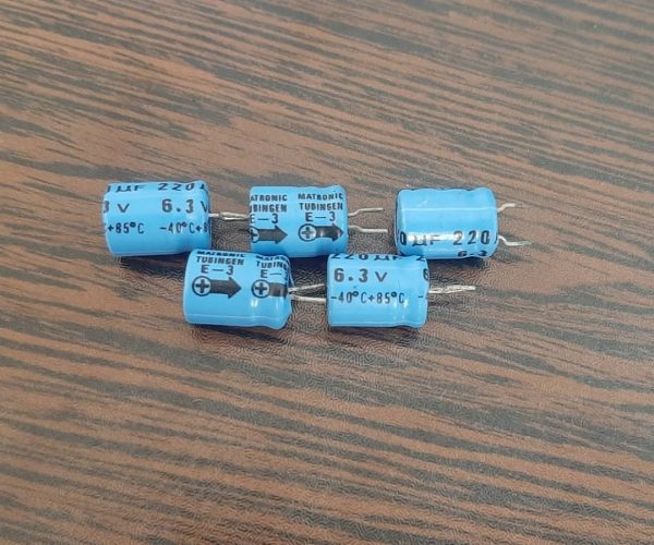 CAP 6.3V 220uF – خازن الکترولیت، ۶.۳ ولت، ۲۲۰ میکروفاراد