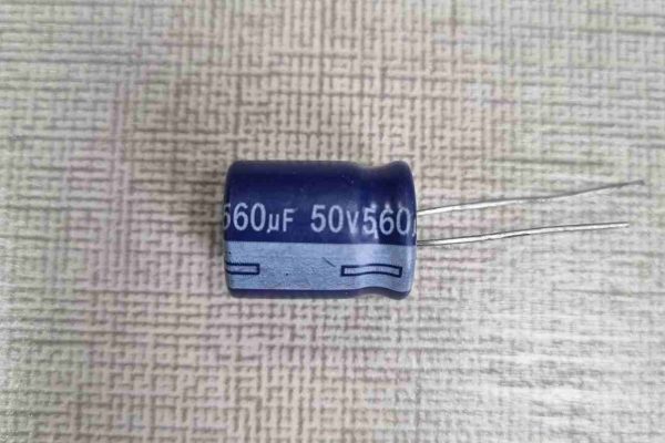 AiSHi 50V 560 uF – خازن الکترولیت، ۵۰ ولت، 560میکروفاراد